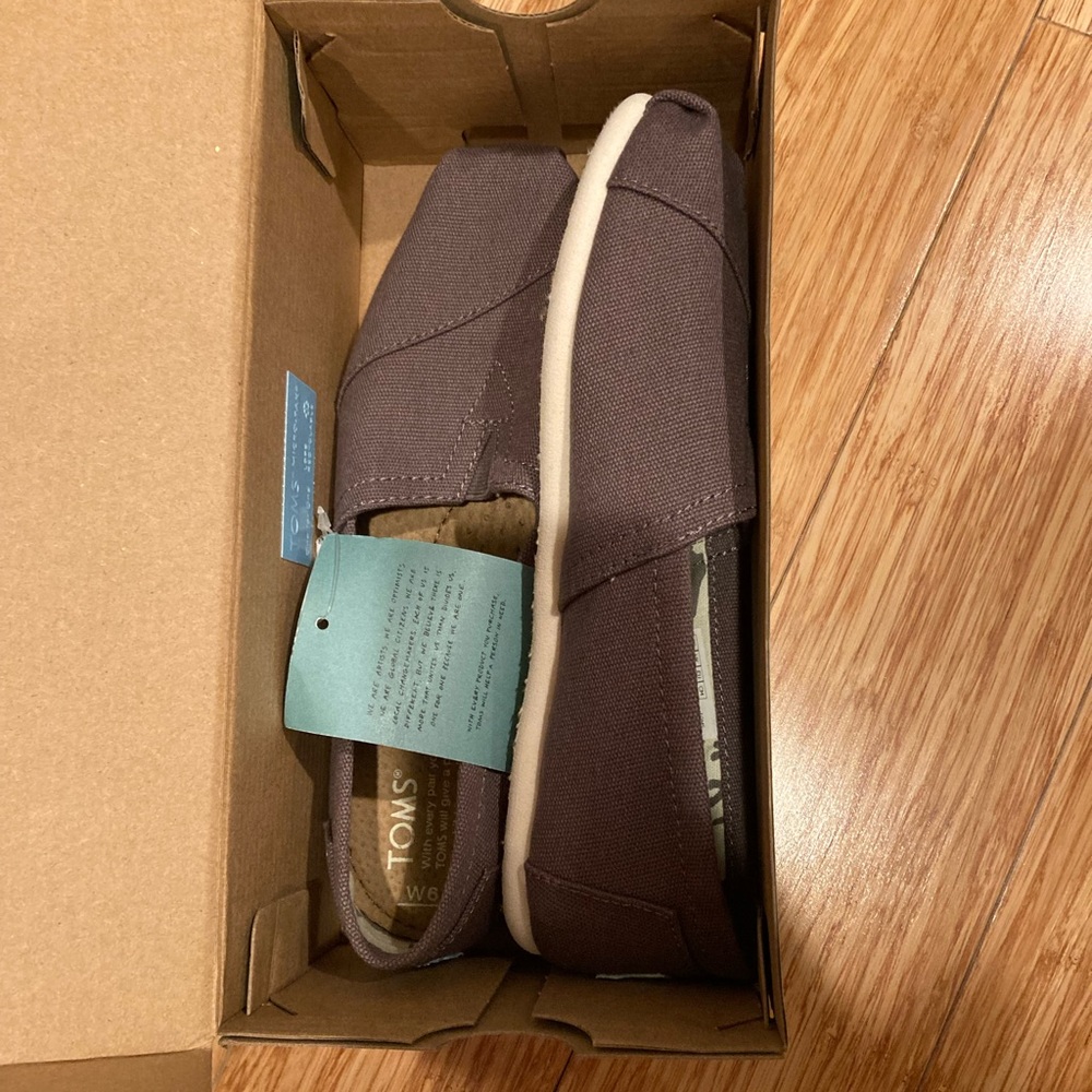 Tom’s Women Size 6 - Gray BRAND NEW